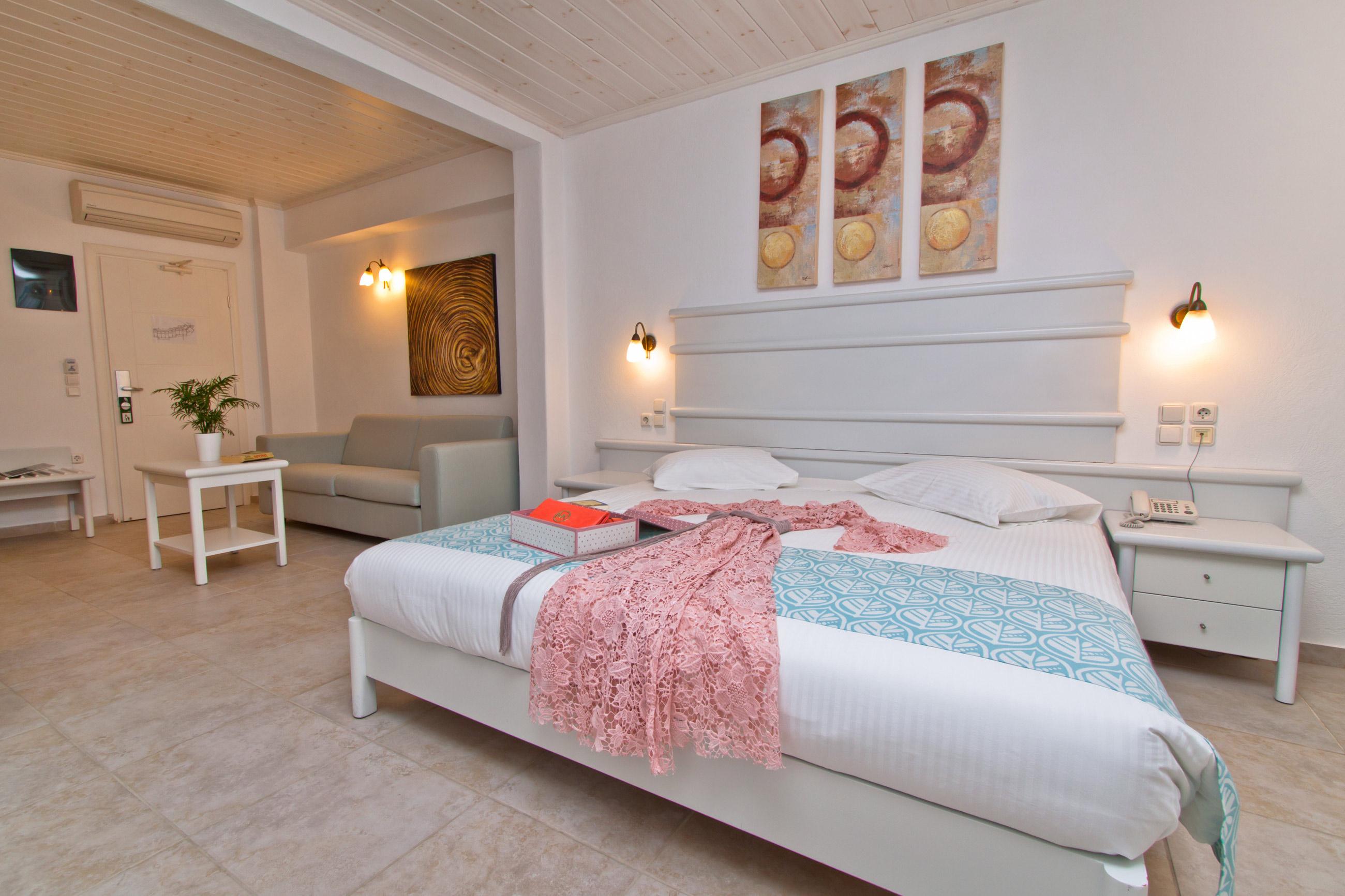 Hotel Yiannaki 4*